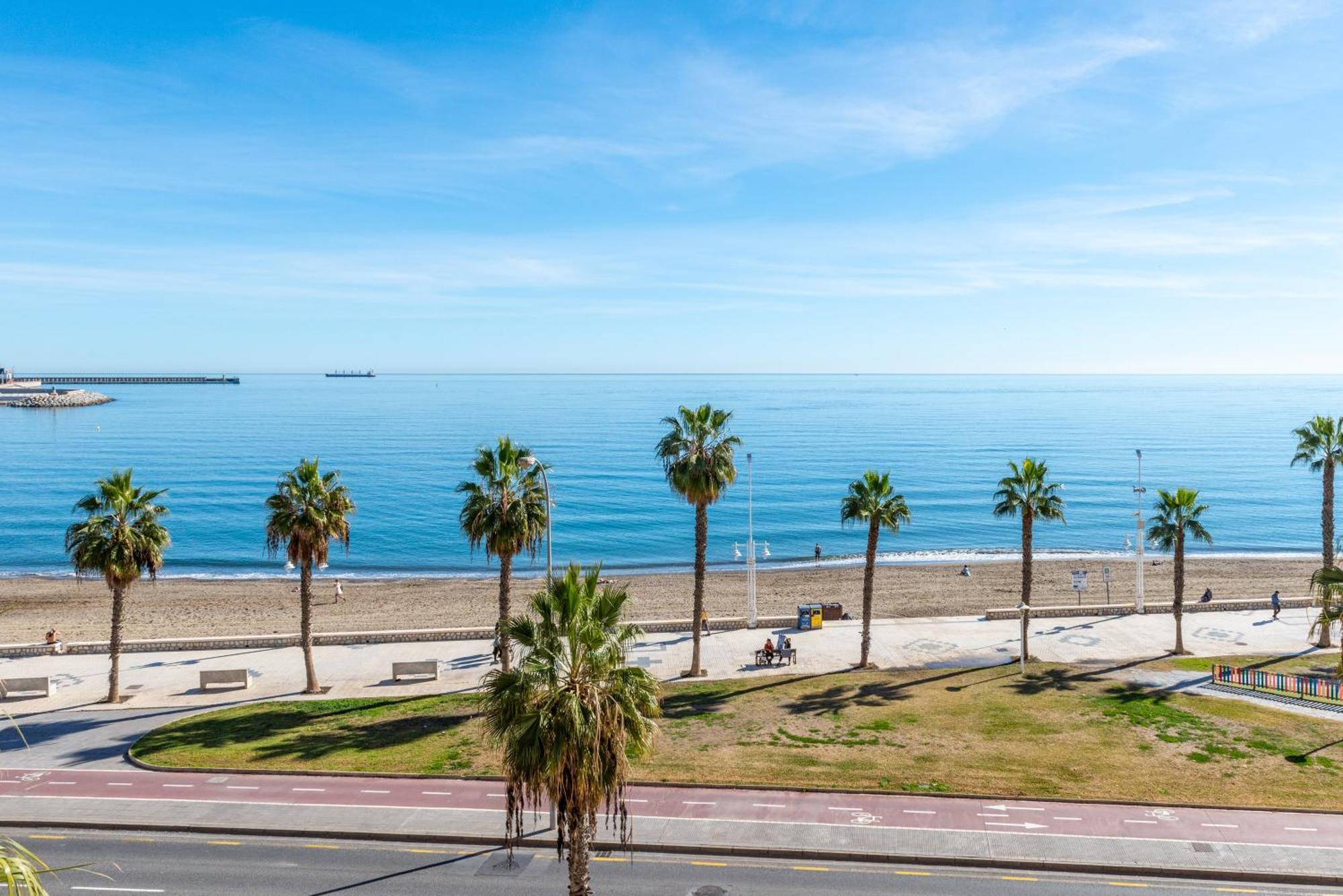 Special Mcgomez Next To The Beach Malaga Exterior photo