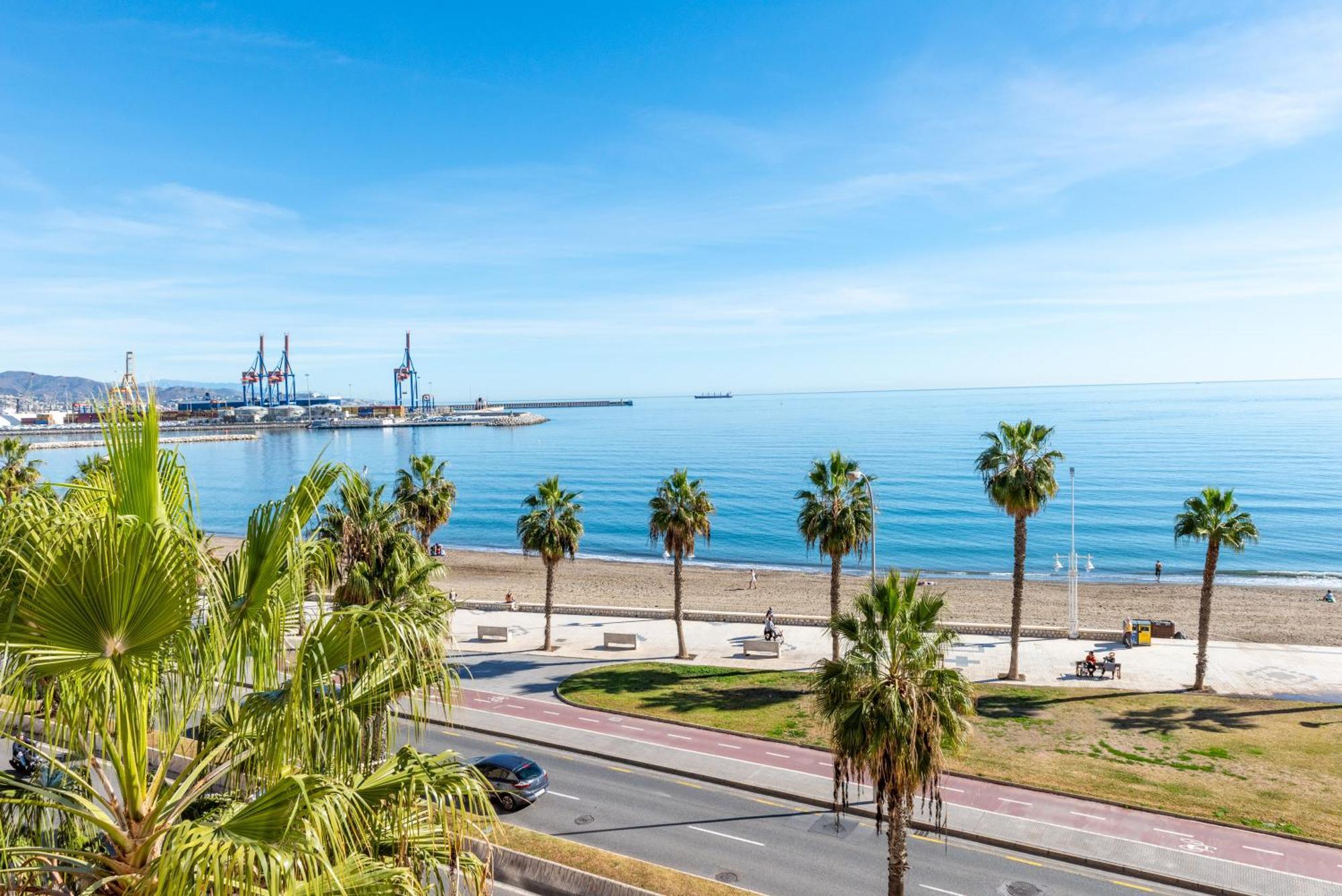 Special Mcgomez Next To The Beach Malaga Exterior photo